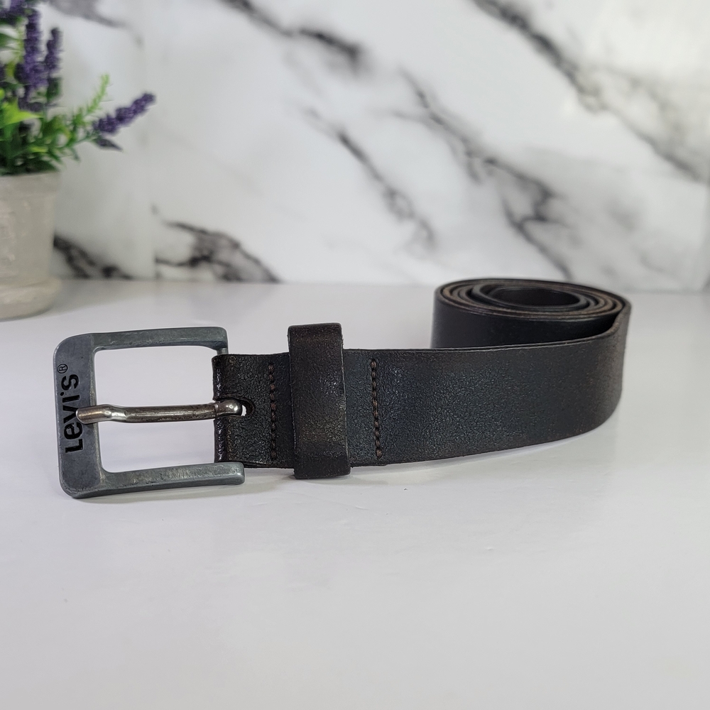 Levi's Vinatge Genuine Leather Belt with Metallic Buckle